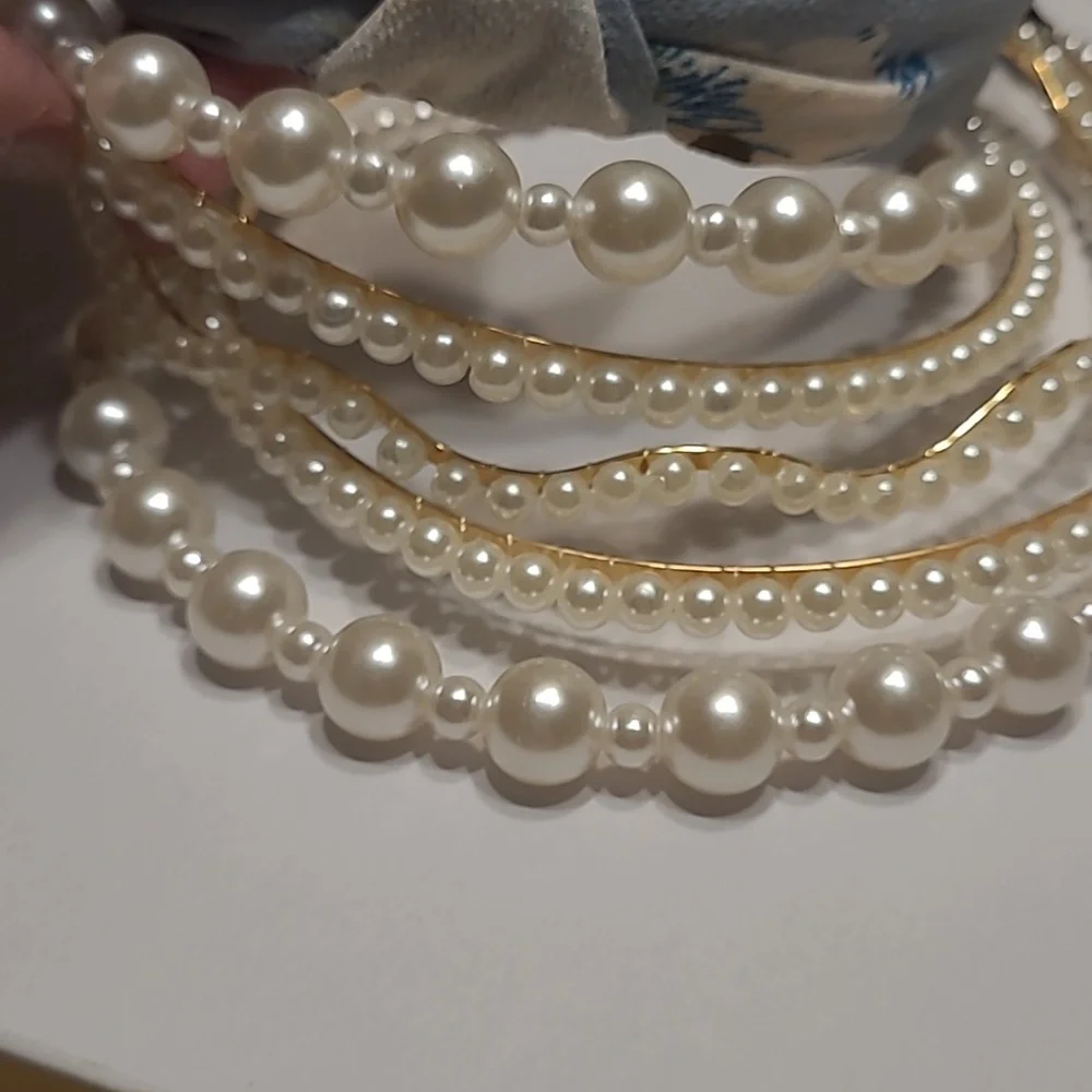 5 Elegant Pearl and 1 Floral Fabric Headbands - Picture 4 of 4